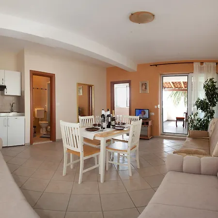 Apartment Yacht Kastela
