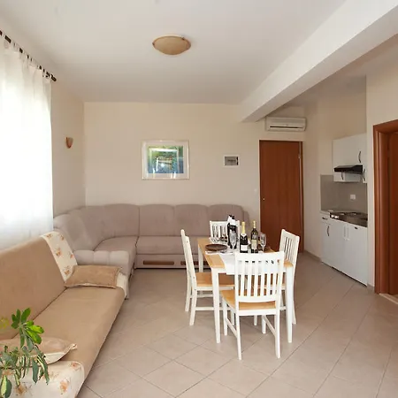 Apartment Yacht Kastela